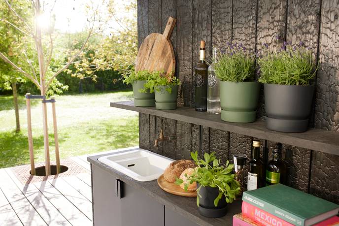 Elho Greenville Round 16cm Living Black Self-Watering Recycled Plastic Flower Pot