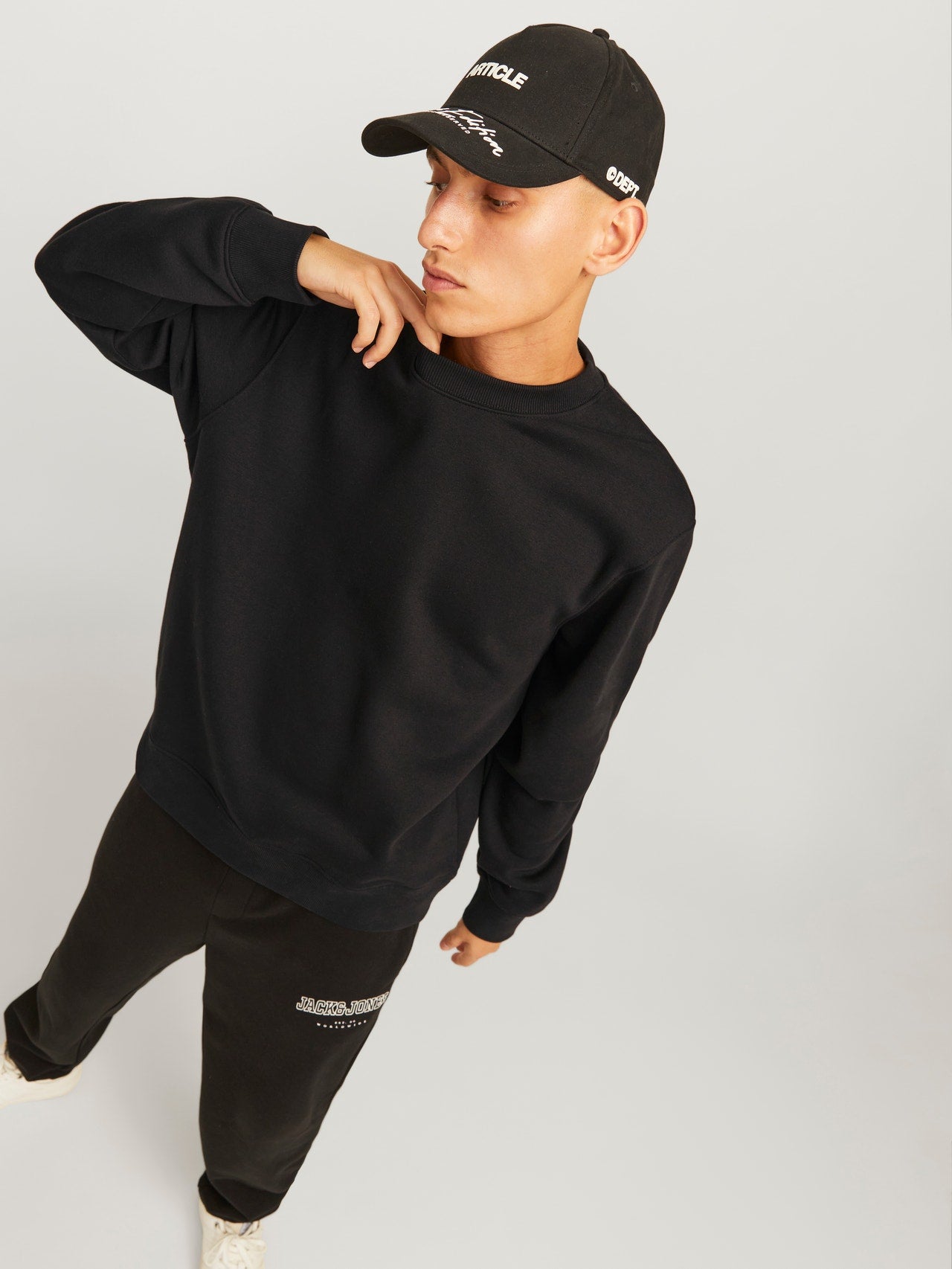 Men's Wide Fit Urban Edge Crew Neck Sweatshirt - Soft Black Fleece