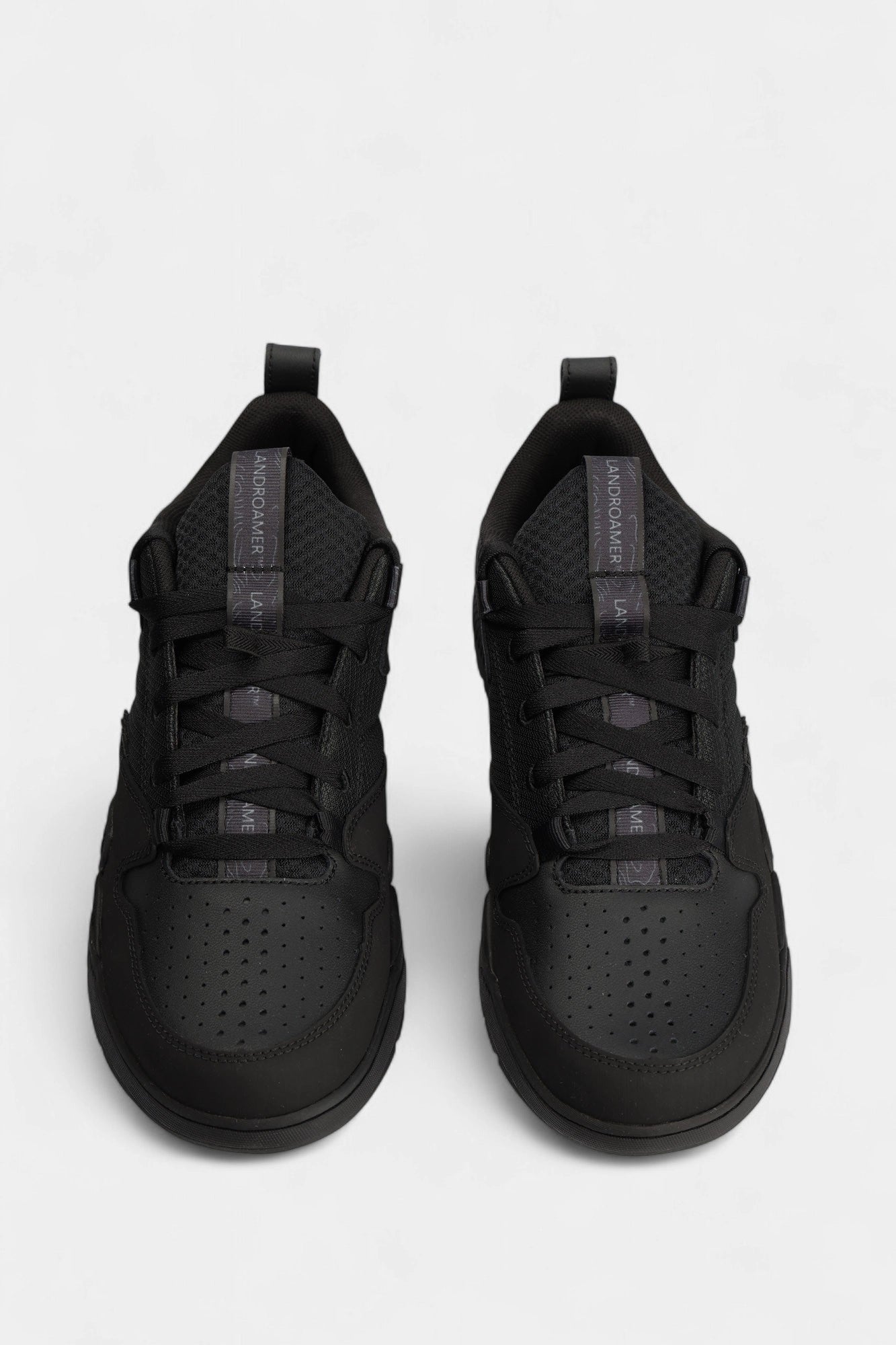 Columbia Men's Black Lifestyle Sneakers: Durable Comfort for Everyday Versatile Wear