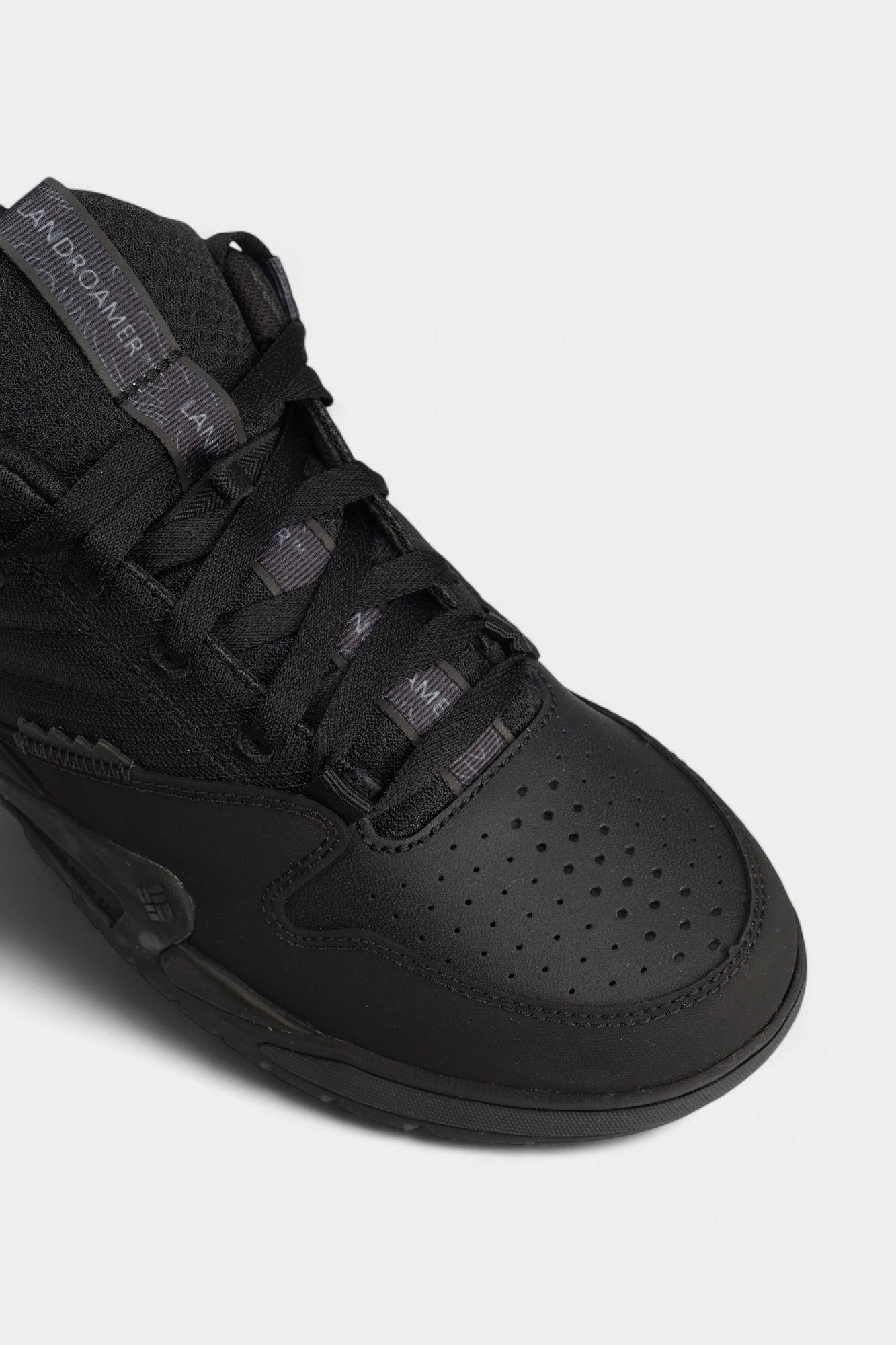 Columbia Men's Black Lifestyle Sneakers: Durable Comfort for Everyday Versatile Wear