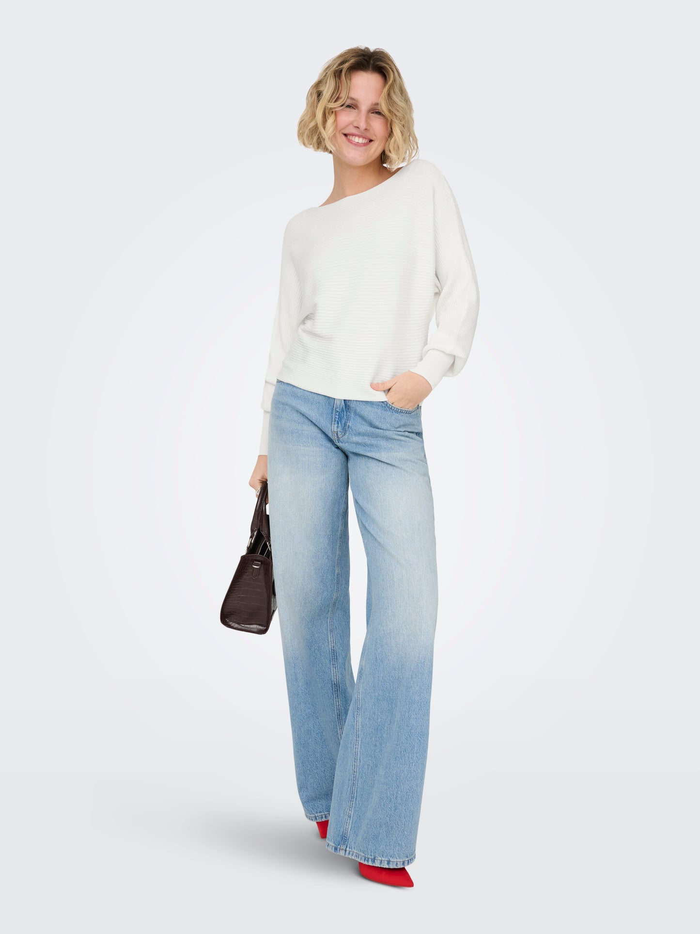 https://images.only.com/15226298/4394477/005/only-onladalinel-sshortpullokntnoos-white.jpg?v=7ee0168ee67693ac29f8fa884ba3c9ce
