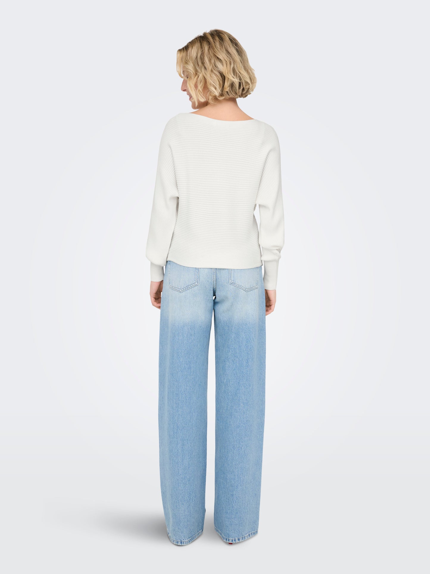 https://images.only.com/15226298/4394477/004/only-onladalinel-sshortpullokntnoos-white.jpg?v=ca0133d51fc98b440c75c8b022c87799