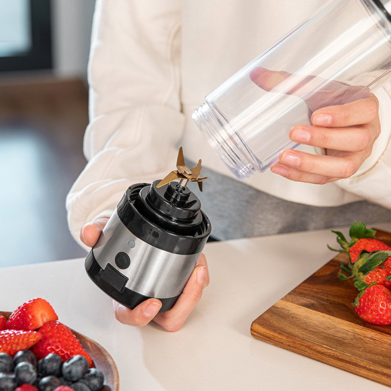 https://cdn.habitium.com/ie/4811297-large_default/portable-usb-personal-blender-126w-black-single-serve-bottle-rechargeable-battery-powered-cecotec.jpg