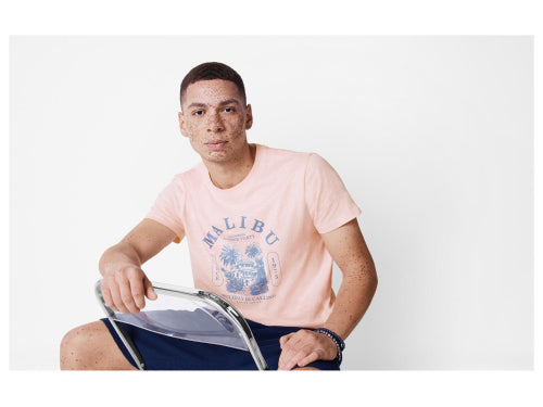https://m.baza.cn.ua/media/thumb/01/82/product-Futbolka-S-bavovnyana-z-printom-dlya-cholovika-Livergy-418248-temno-siniy-91131_0182af4445079fd906ba27d1ba6faaad.ipthumb500x696prop.jpg