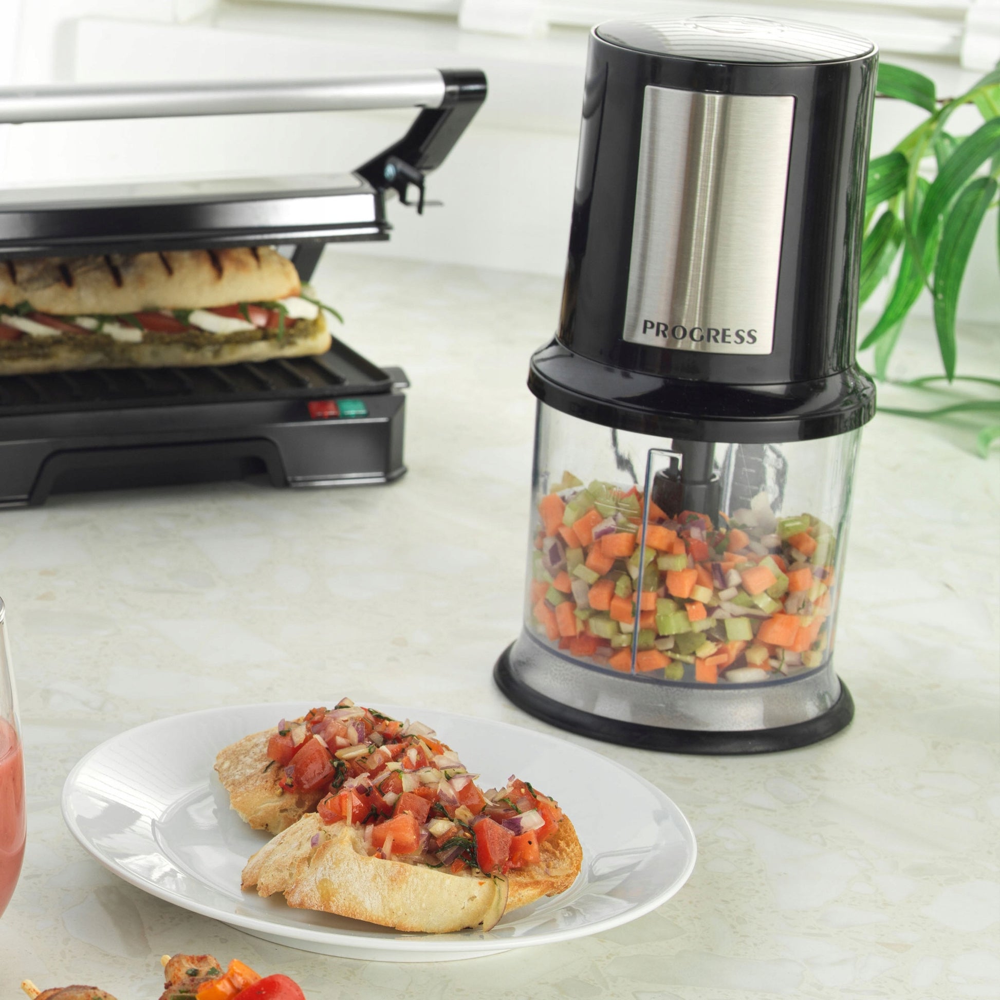 Progress Vegetable Chopper 400W 500ml Stainless Steel Blade Black