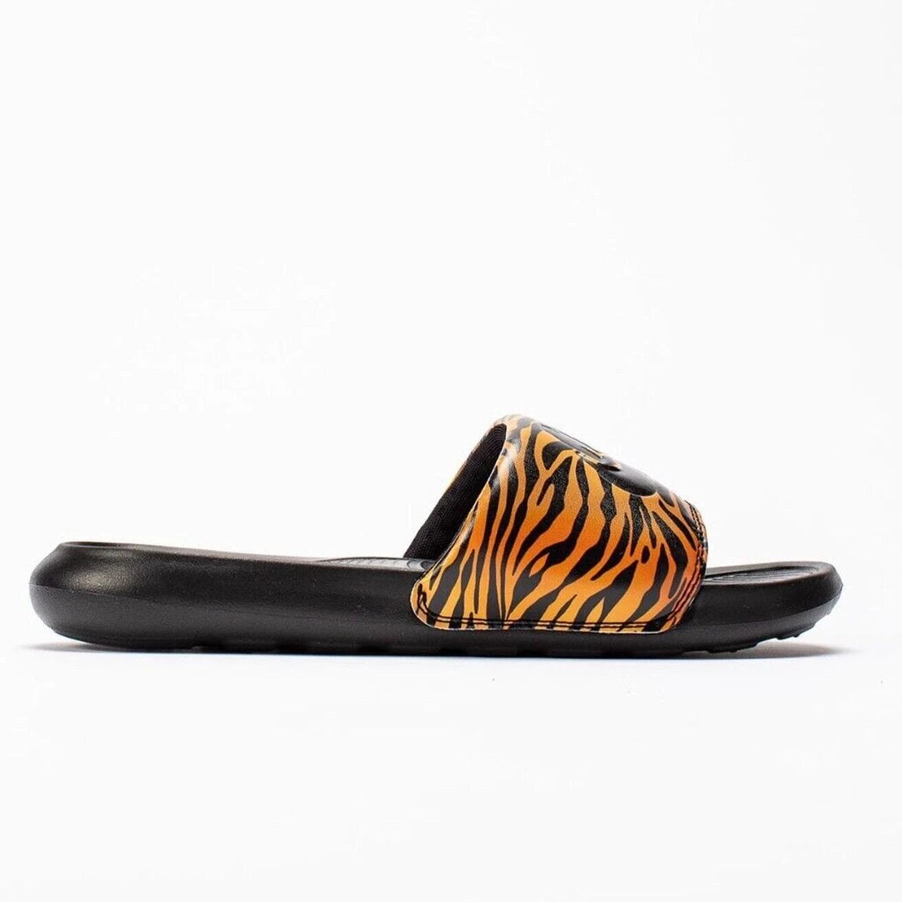 Nike Victori One Women's Animal Print Slides Size 8 Enhanced Comfort Sandals