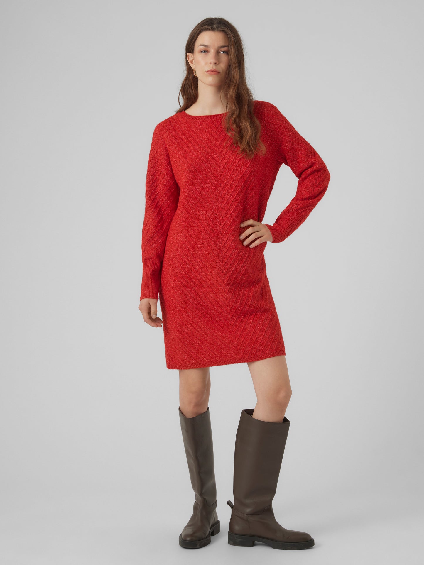 https://images.veromoda.com/10303570/4424549/005/veromoda-vmanjastinnalsboatneckdressgaexc-red.jpg?v=a8ba9ea63b9f7d0964924d1655cf4368